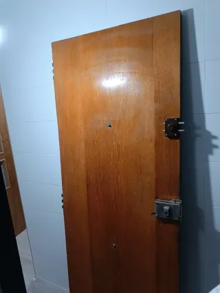 Puerta antigua madera maciza