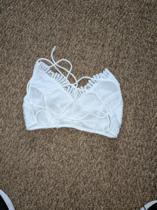 2 Top encaje blanco con tiras