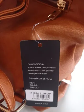 Mochila de cuero marrón con bordado