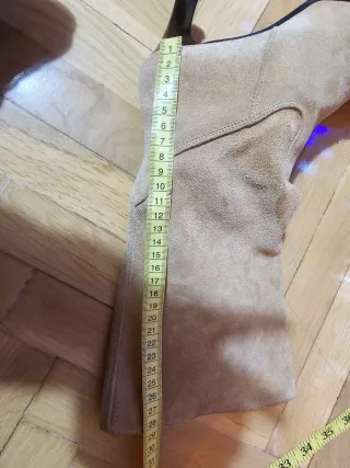 Botines altos piel ante beige