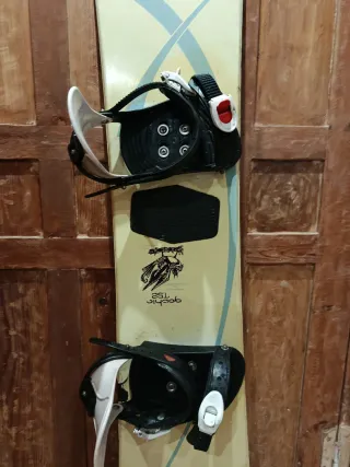 Botas y tabla de snowboard