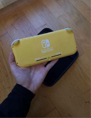 Nintendo Switch Lite Amarilla
