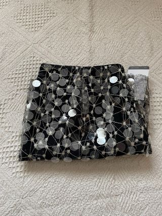 Falda de lentejuelas negra y plateada