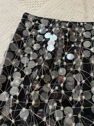 Falda de lentejuelas negra y plateada