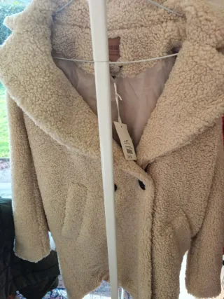 Abrigo beige de borreguito