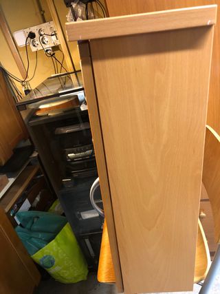Armario madera con puerta y 2 baldas cristal