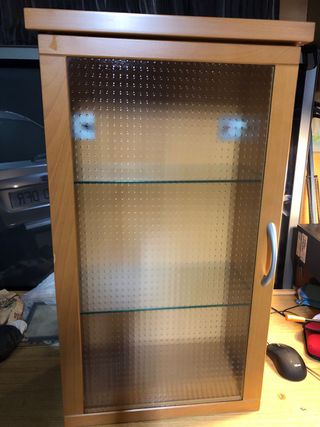 Armario madera con puerta y 2 baldas cristal