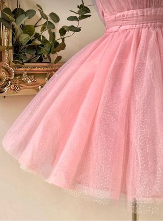 Vestido rosa de fiesta con flores