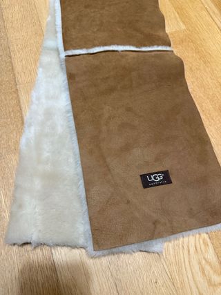 Bufanda UGG de ante y borrego