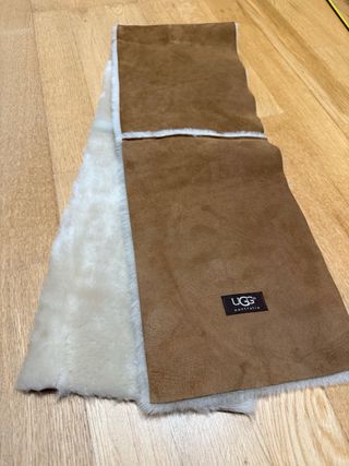 Bufanda UGG de ante y borrego