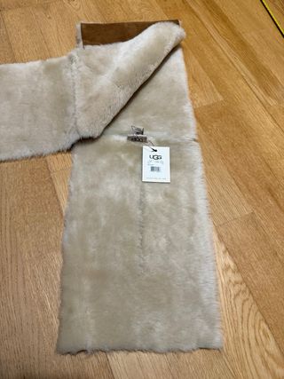 Bufanda UGG de ante y borrego