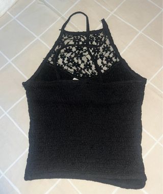 Top negro con encaje