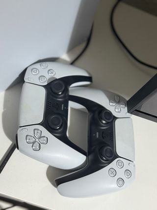 PlayStation 5 Pro + 2 Controller