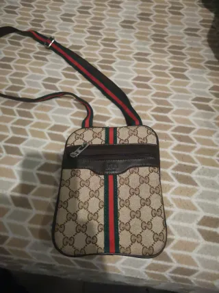 Bolso de hombro Gucci hecho en Italia