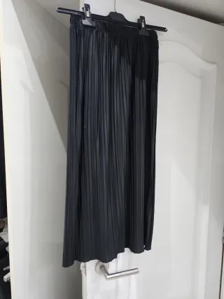 Falda larga Zara negra plisada Talla S