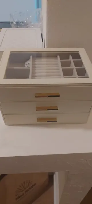 Portagioie grande beige con dettagli oro