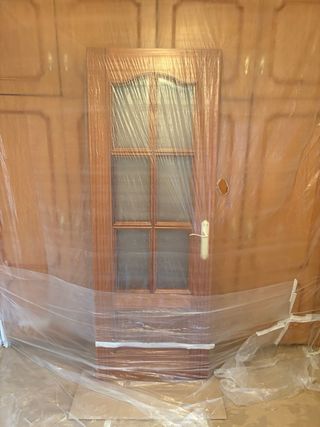 Puerta madera con cristales