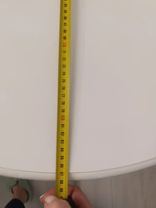 Mesa redonda plegable blanca.En Santander