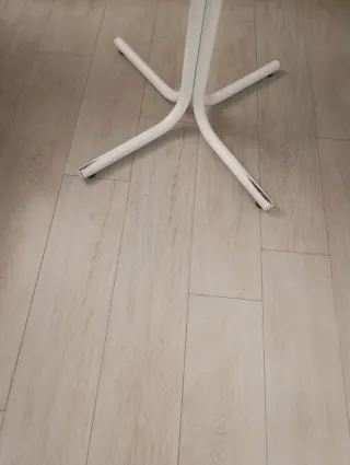 Mesa redonda plegable blanca.En Santander