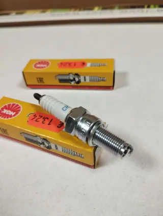 2 Bujías NGK 4578 CR7E