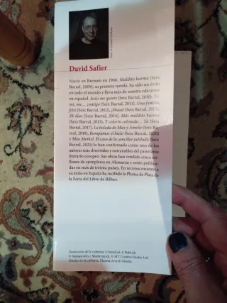 Miss Merkel. El caso del jardinero enterrado