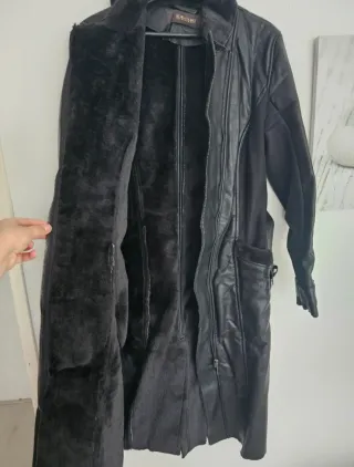 Gabardina efecto piel negra Talla XS