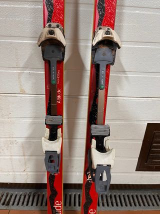 Sci Dynastar Altitude con attacchi