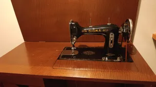 Máquina de coser Sigma antigua