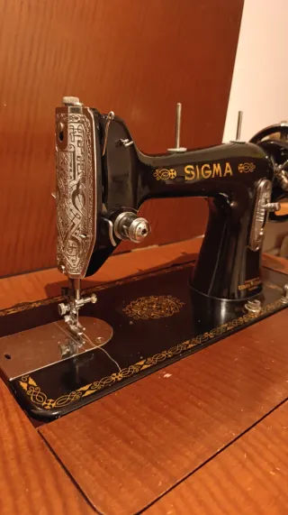 Máquina de coser Sigma antigua