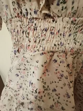 Vestido floral volantes beige