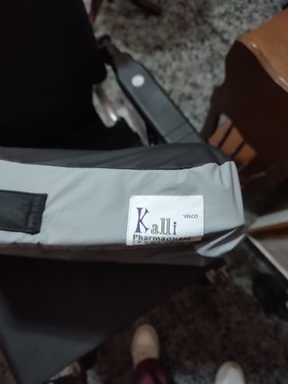 Sedia a rotelle con cuscino antidecubito