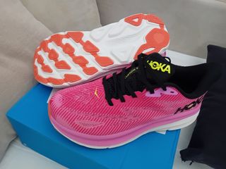 Zapatillas Hoka Clifton 9 T39 rosas y blancas