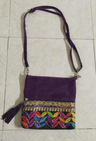 Lote tacones y bolso de terciopelo