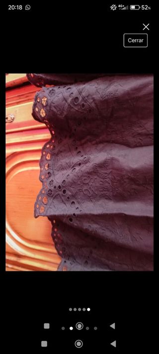 Falda negra con bordado