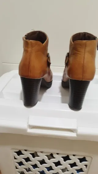 Botines de cuero marrones