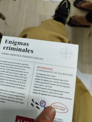 Juego de enigmas criminales
