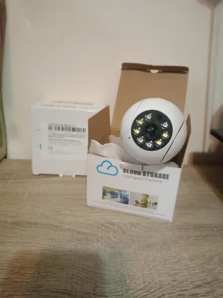 Cámara de seguridad blanca