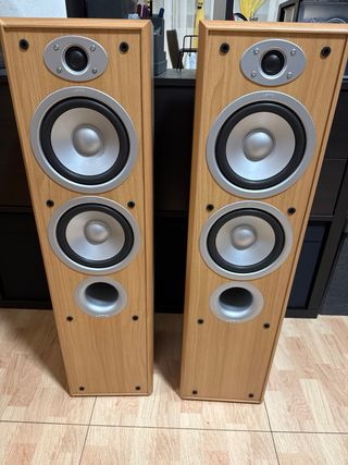 Altavoces Jamo Beige y Marrón
