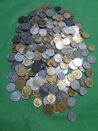 Oltre 300 monete Lire circolate