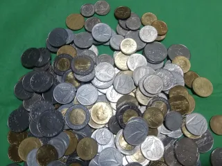 Oltre 300 monete Lire circolate