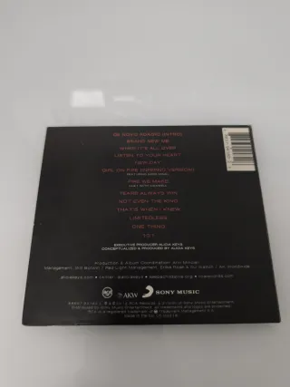 Alicia Keys - Girl on Fire (2012)