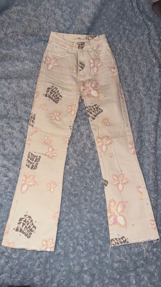 Pantalón flare estampado floral