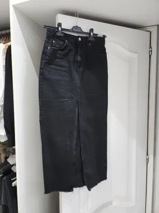 Falda vaquera negra Stradivarius T.38