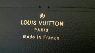 Bolso 100% Piel en color negro.