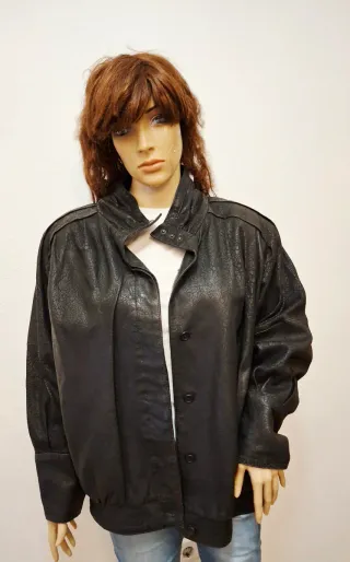 Cazadora negra efecto piel
