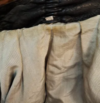 Cazadora negra efecto piel