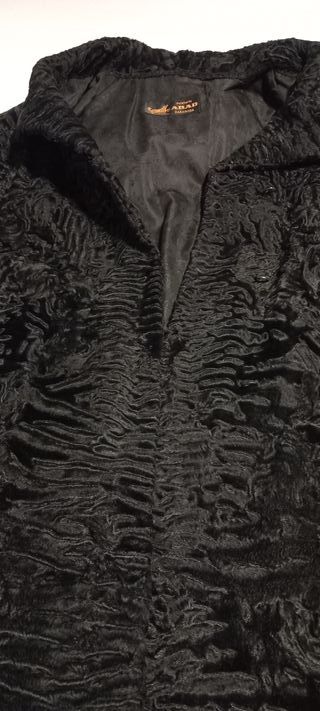 Abrigo de piel de astracán negro