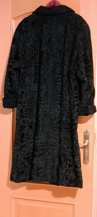 Abrigo de piel de astracán negro