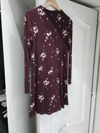 Vestido Pull&Bear flores vino Talla S