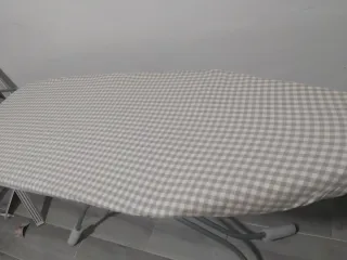 Mesa de planchar metálica